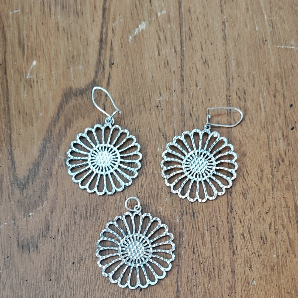 Elegant Silver Floral Earrings